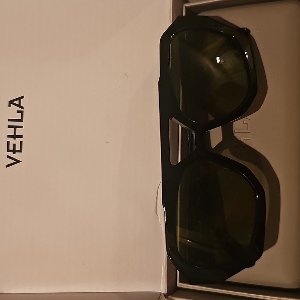 VEHLA Black Geometric Women's Sunglasses